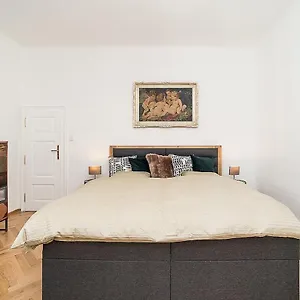 Appartamento Newly Renovated 1-bed At Charles Bridge, Praga