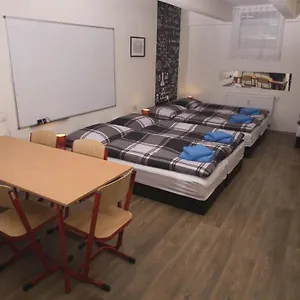 School - Your Unique Place In By Metro Vysehrad Appartement