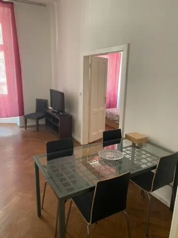 Large 3 Bedroom Family Apartment Close To The River Prague