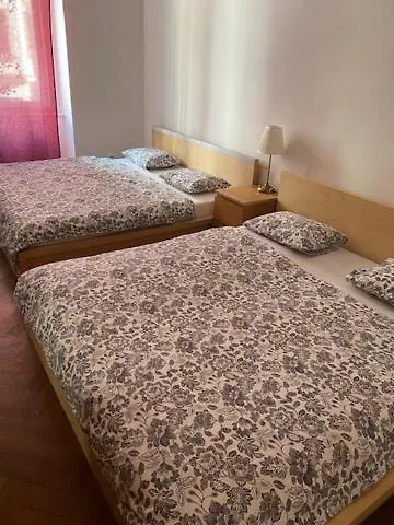 Large 3 Bedroom Family Apartment Close To The River Prague